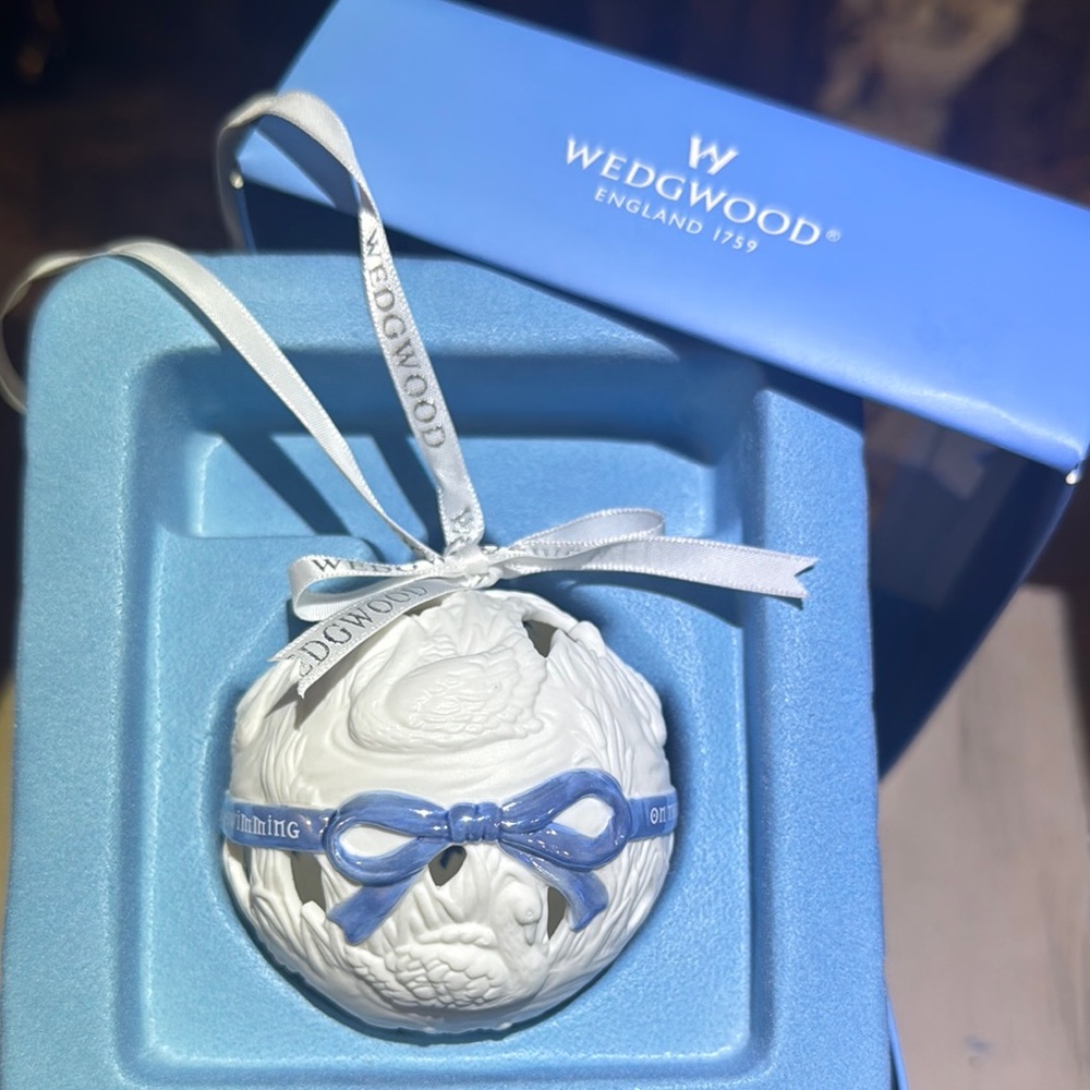 Wedgwood Jasper ware Ornament 7 Swans “12 days of Christmas” Pierced